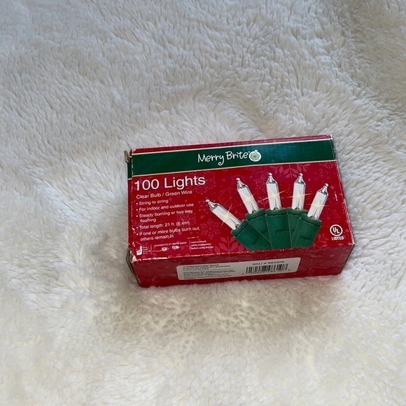 Merry brite Xmas lights clear 100 lights only used once basically new - Picture 1 of 4